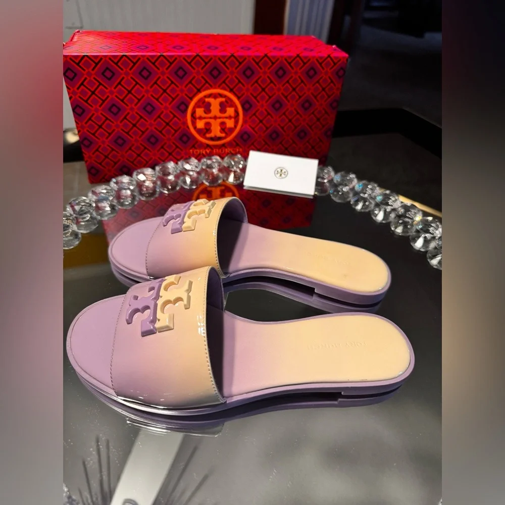 Tory Burch Everly Slide Flat Soft Patent Leather Sweet corn/Lavender Cloud. SZ 5